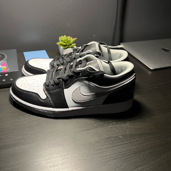 Mens Jordan 1 Low “Black Medium Grey” Size 11 - Picture 8 of 9